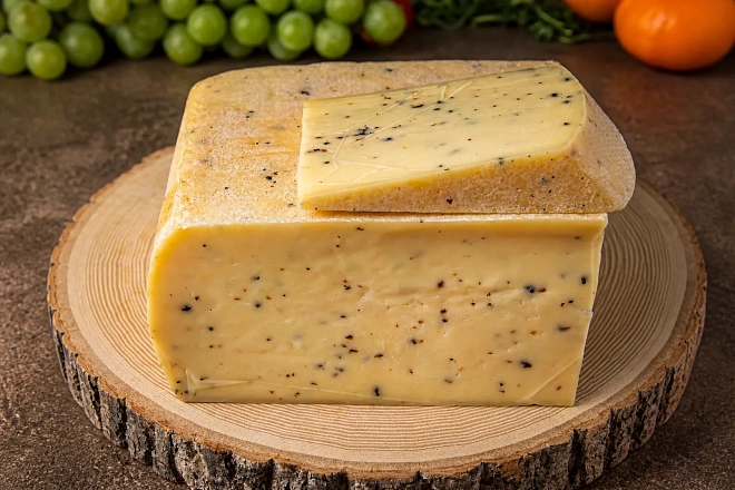 Сыр Раклет с трюфелем 49% жир. «Margot Fromages S.A»