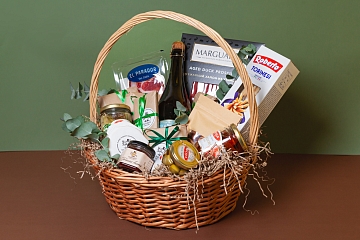 Гастрономическая корзина "Сырная сказка"